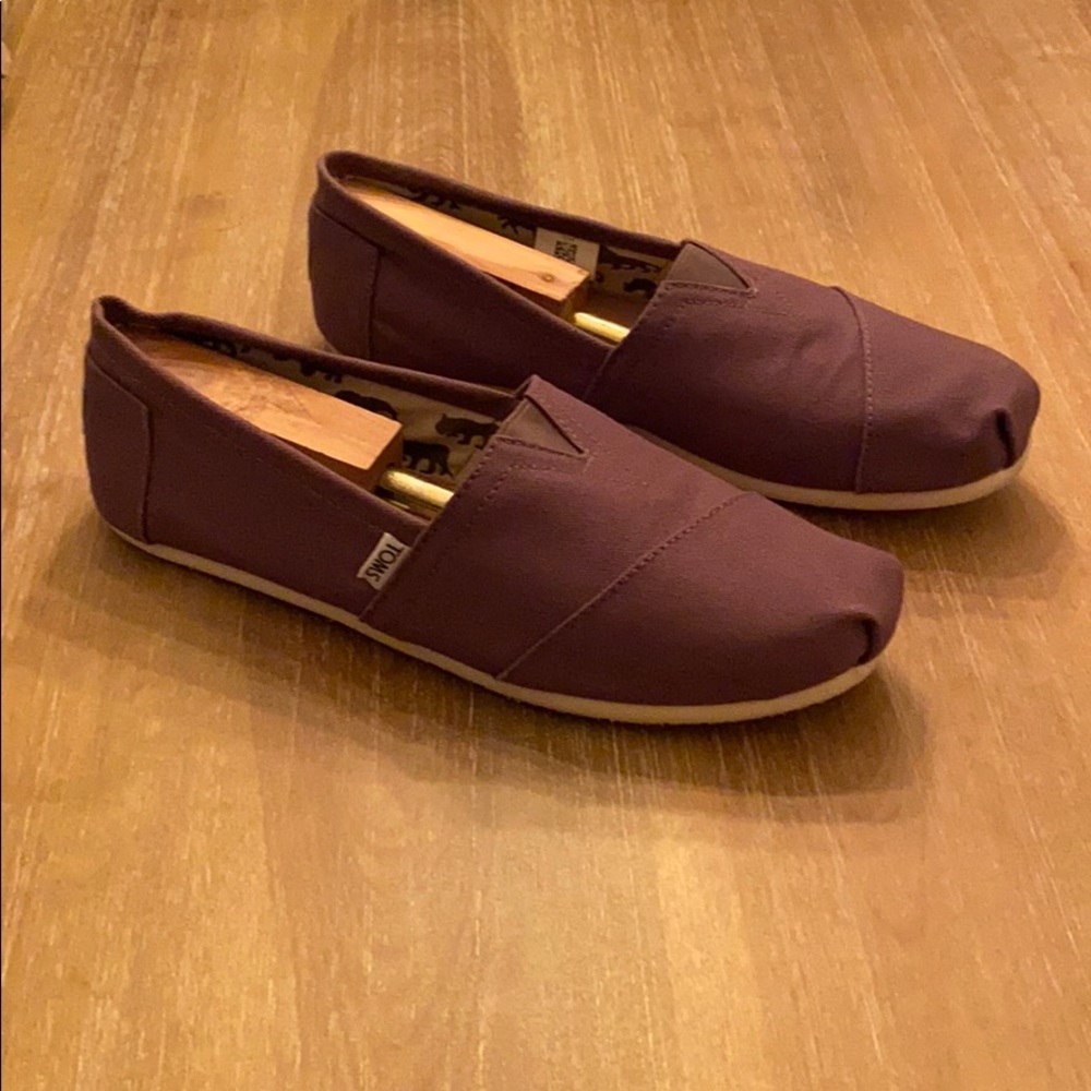 Toms slip on